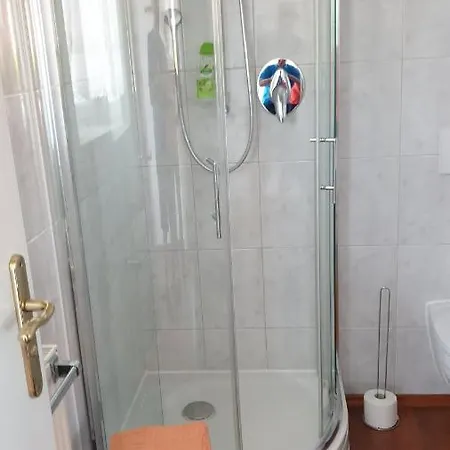 Goldenes Kreuz מלון