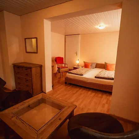 Goldenes Kreuz 3*